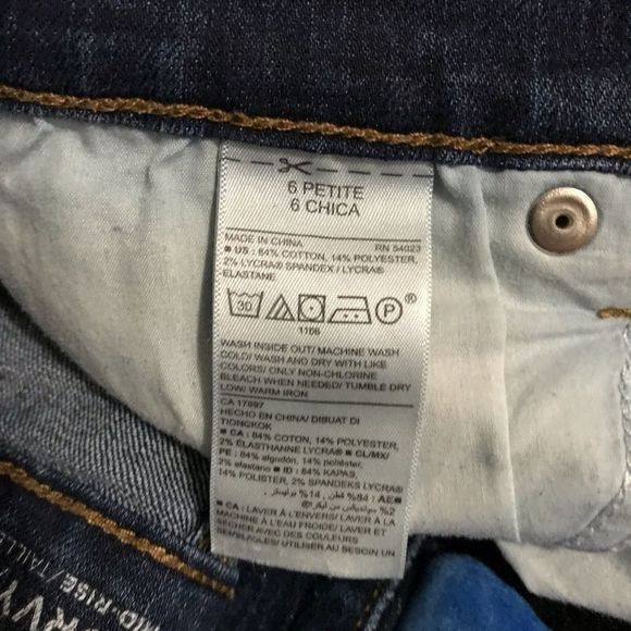 Old Navy Curvy Mid-rise Dark Wash Jeans size 6P - Picture 3 of 5